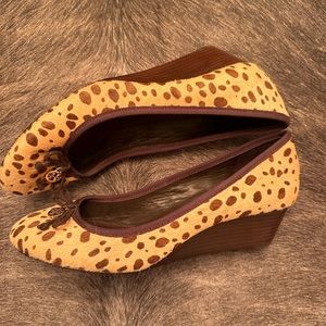 Tory Burch natural tone wedge 9.5